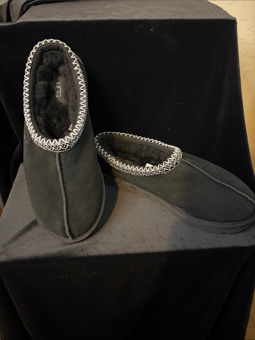 UGG new black size 9 no box
